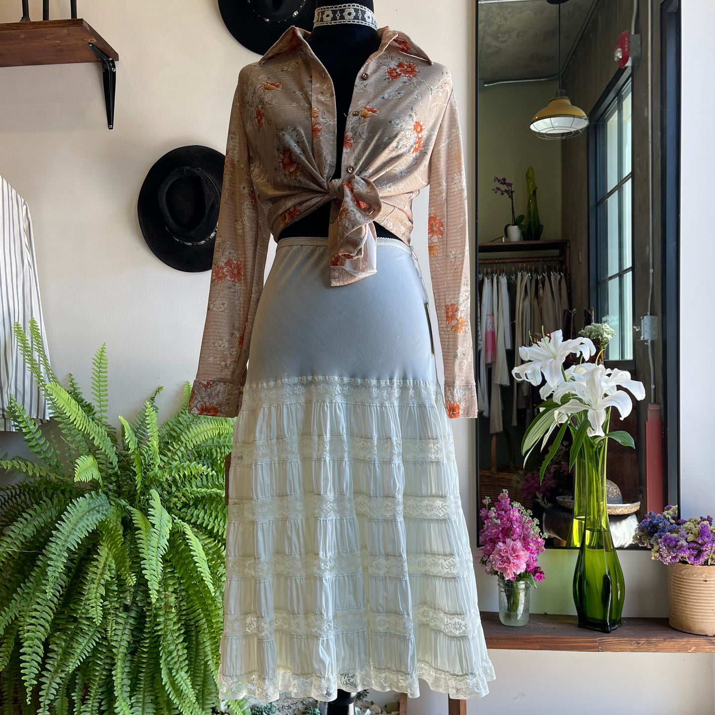 Vintage 70’s Floral Button-Up up Metallic Weaving
