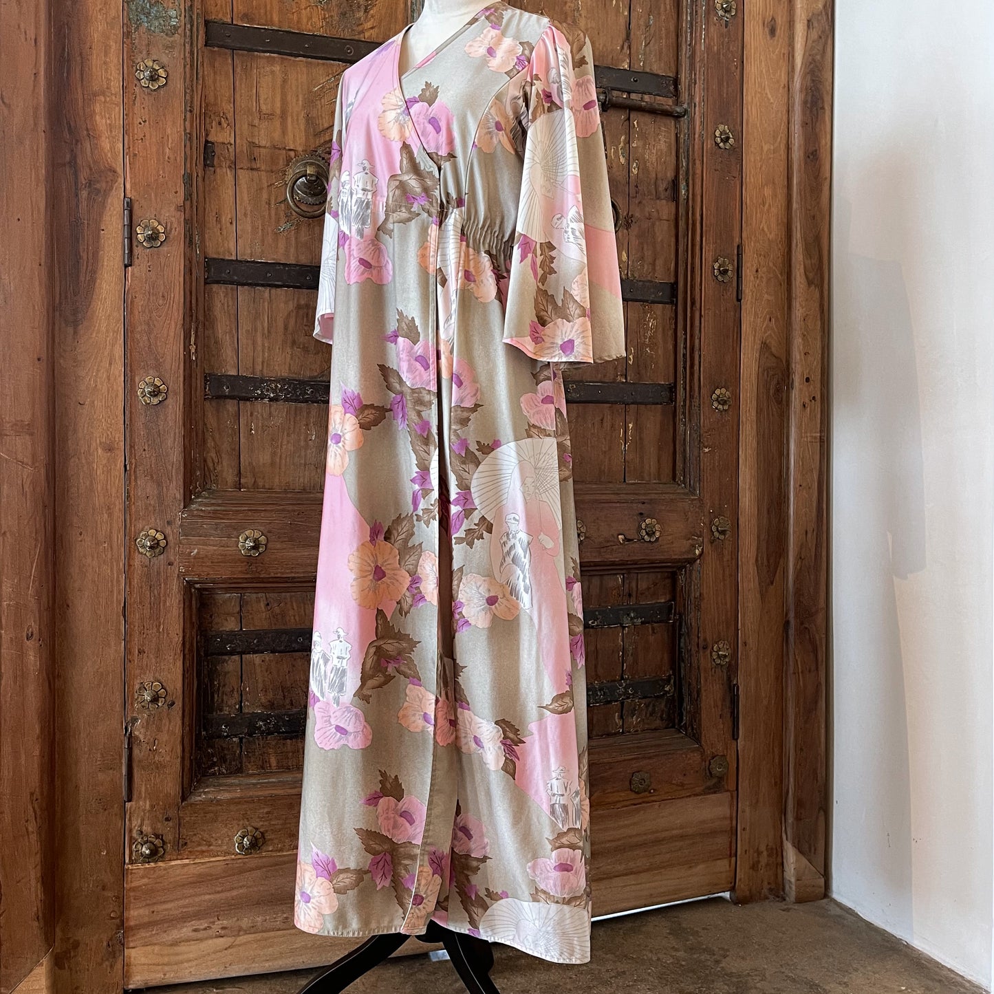 1970s Vintage Handmade Kimono Flutter Sleeve Oriental Print Pastel