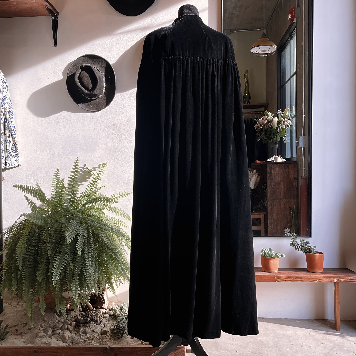 1980s Vintage Murray Arbeid I. Magnin Velvet Cape