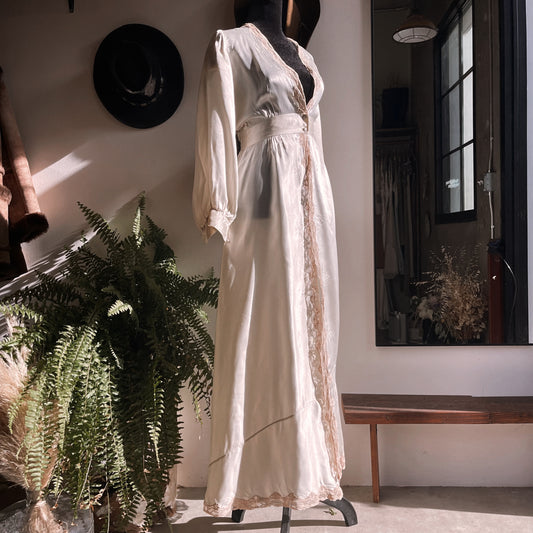 1940s Vintage Wedding Peignoir Bridal Cover