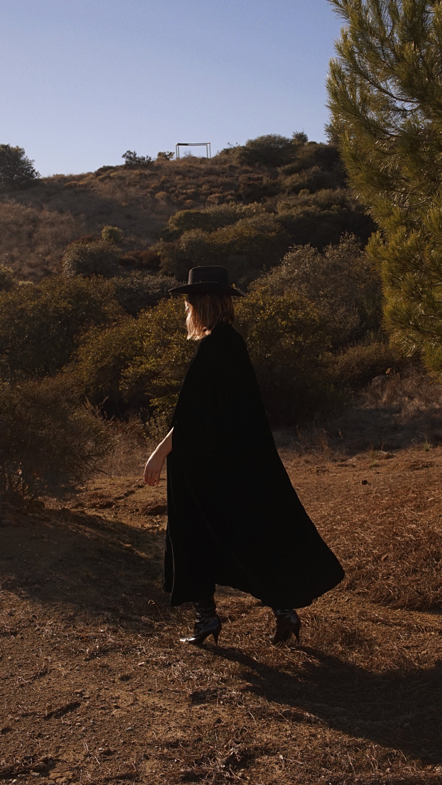 1980s Vintage Murray Arbeid I. Magnin Velvet Cape
