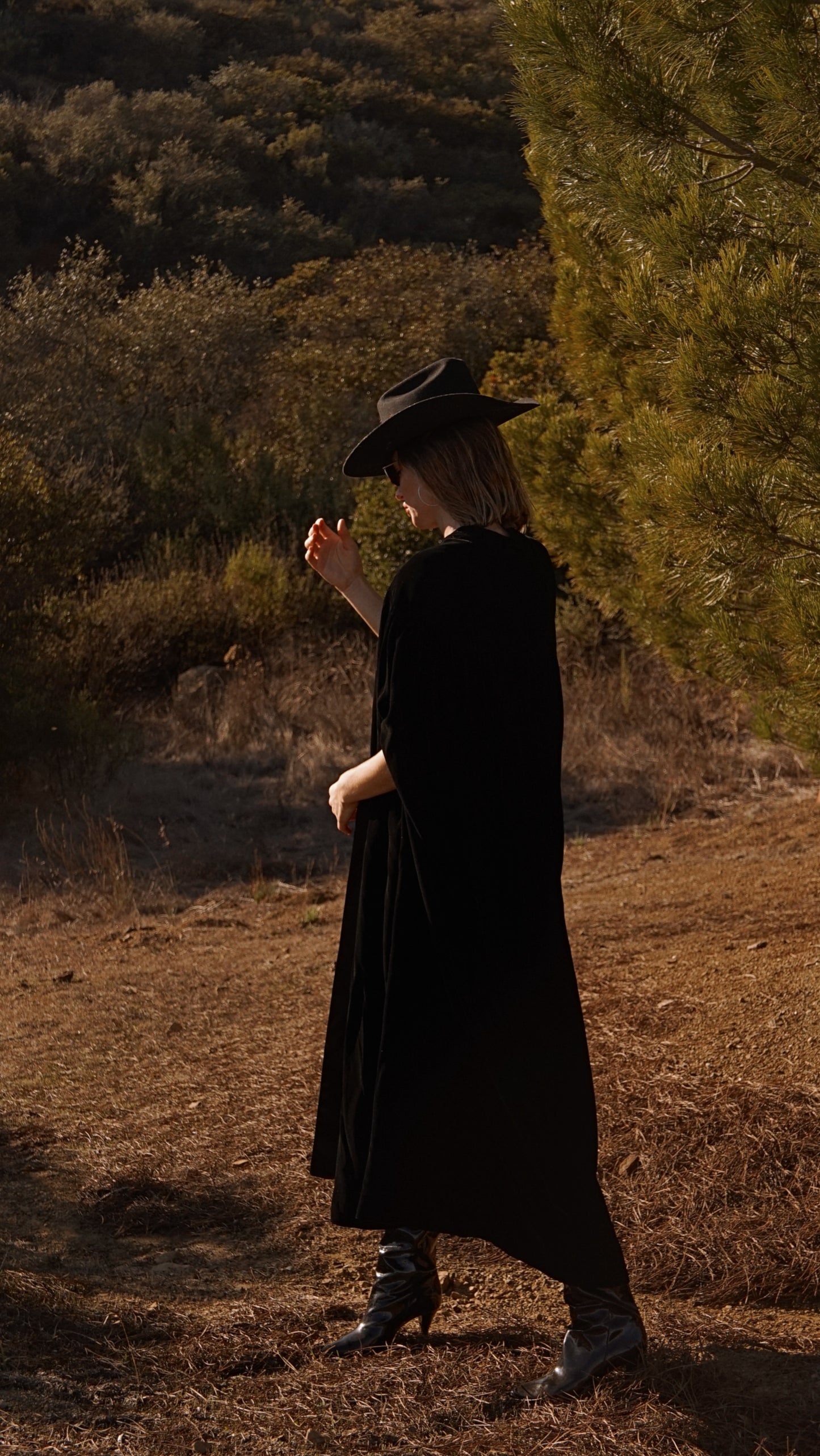 1980s Vintage Murray Arbeid I. Magnin Velvet Cape