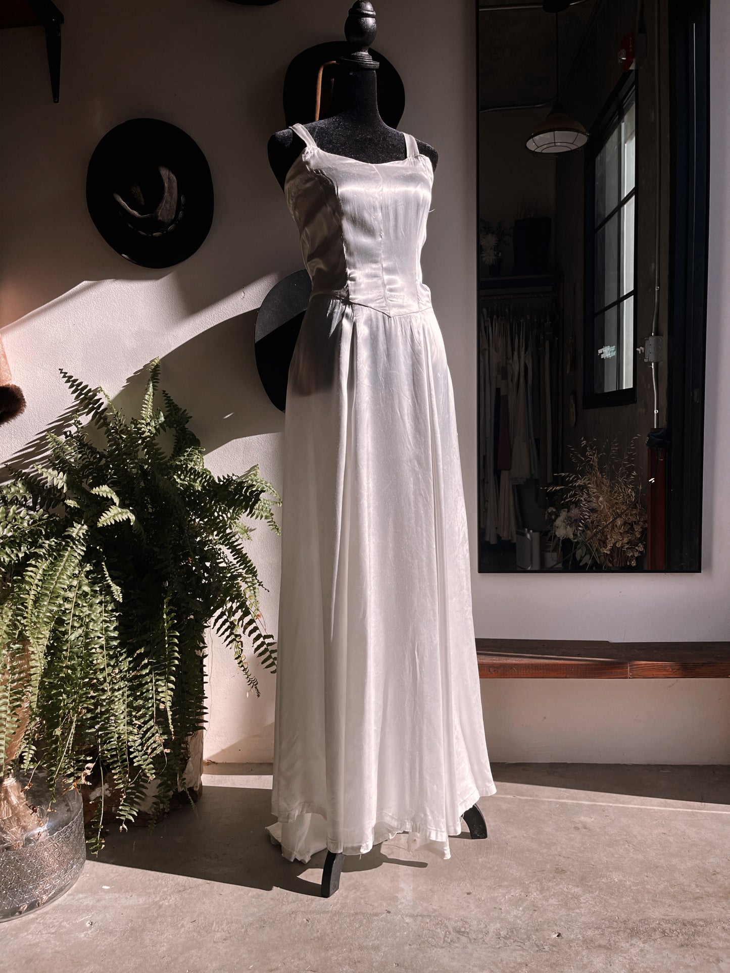 1940s vintage wedding dresses Chic Bride waist flat 13.5 inches 1940S Wedding Dresses - June