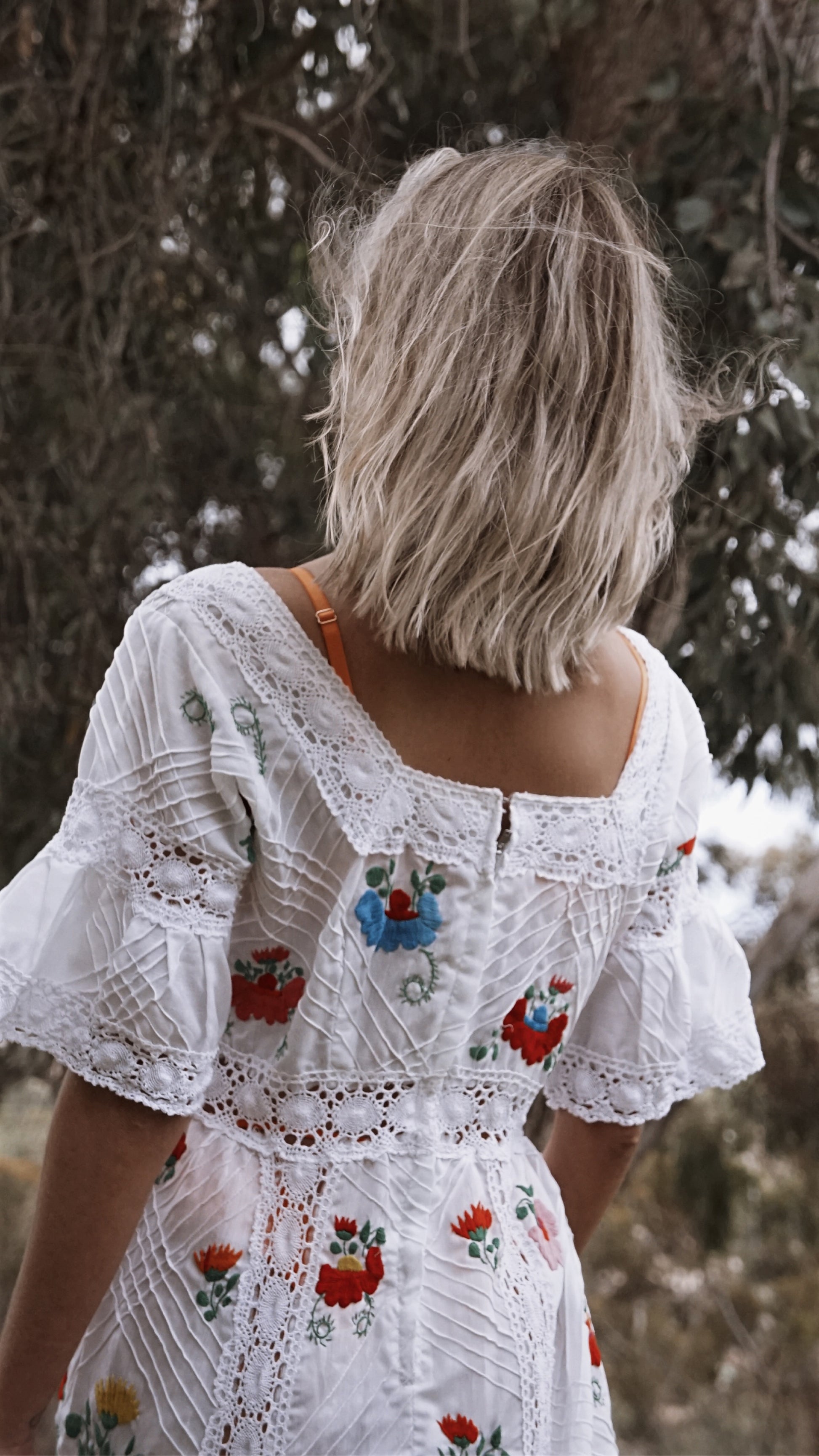 Vintage Embroidered Floral Crochet Lace Maxi Dress Vintage Embroidered Floral Crochet Lace Maxi Dress