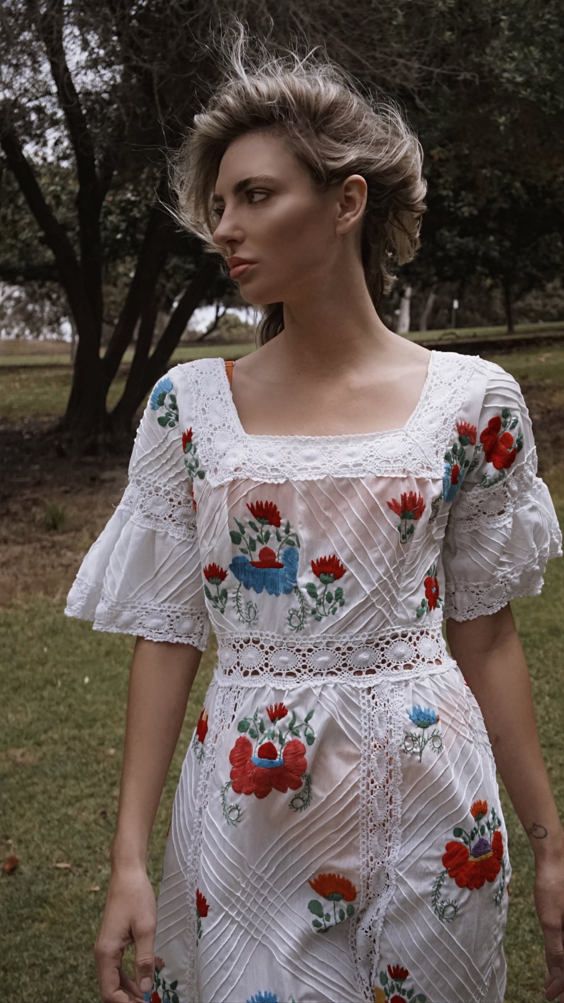 Vintage Embroidered Floral Crochet Lace Maxi Dress Vintage Embroidered Floral Crochet Lace Maxi Dress
