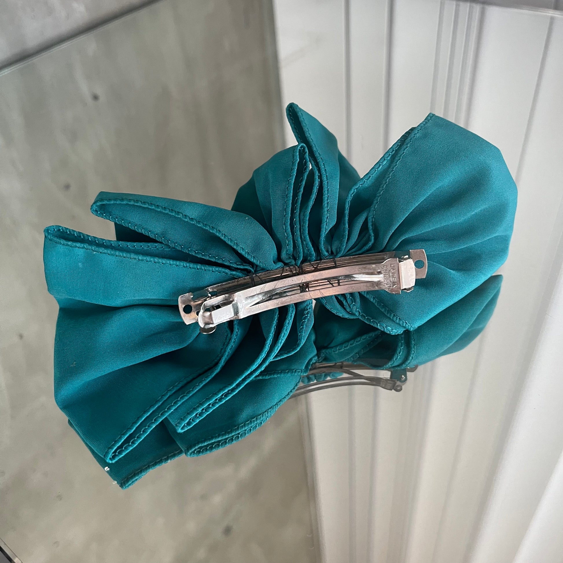 Vintage 80’s-90’s Bow Hair Clip in Teal - SHOP EZRA